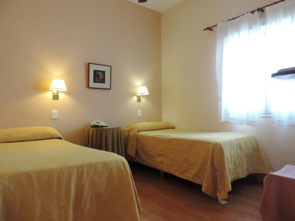 Hotel Galicia Trelew Oda fotoğraf