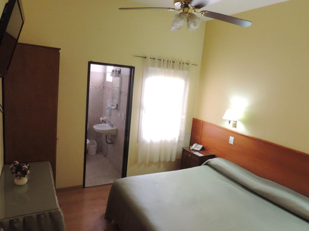Hotel Galicia Trelew Oda fotoğraf