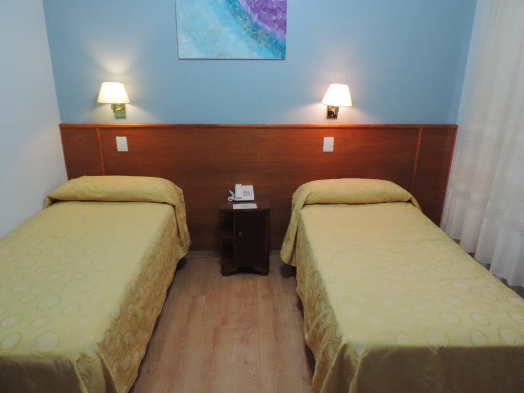 Hotel Galicia Trelew Oda fotoğraf